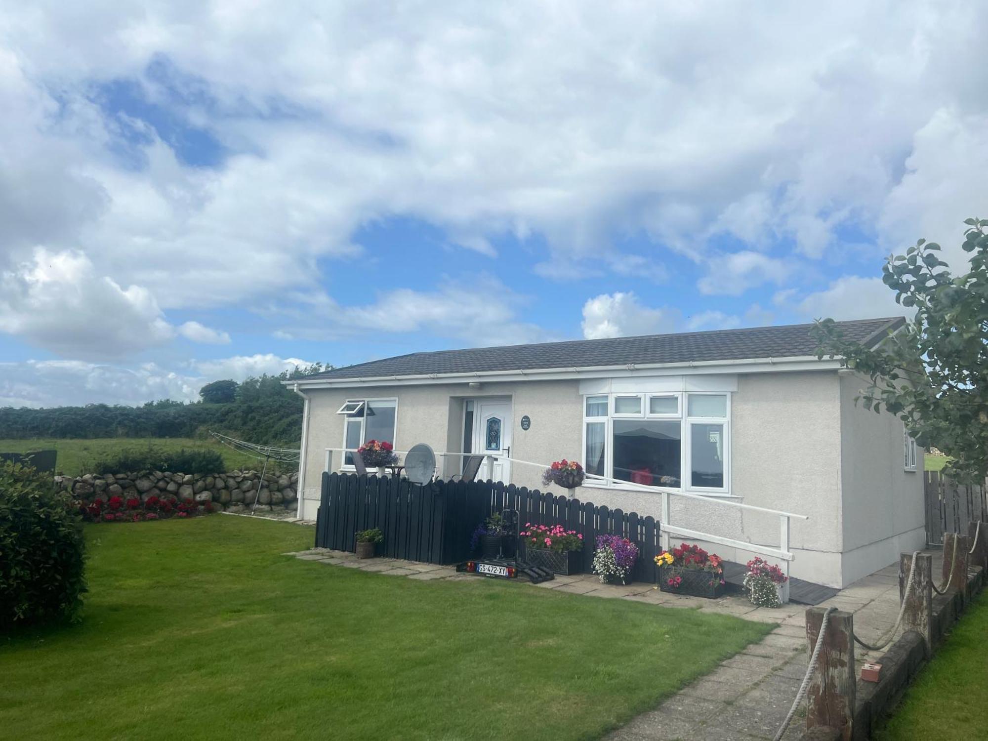 Moneydarragh Cottage With Uninterrupted Mountain And Sea Views- Hot Tub Available For Hire Annalong エクステリア 写真